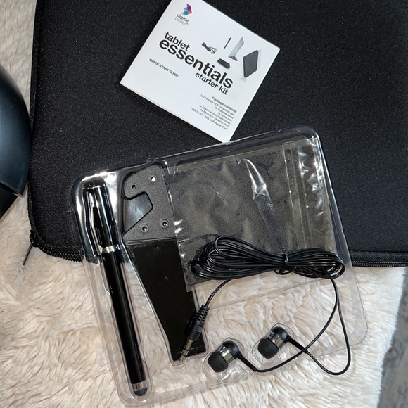 Digital Basics Headphones & starter kit for iPad or tablet-selling all in pic - Picture 3 of 4
